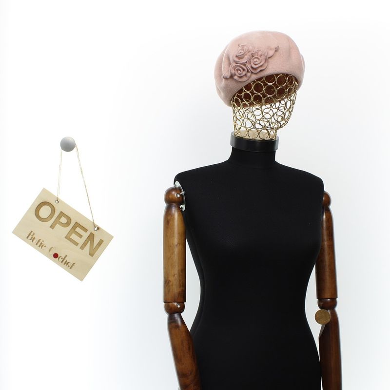 Fashion, accesorii si bijuterii - Femei - Accesorii femei - Caciuli si palarii femei - Bereta de dama, din lana, Evita, one size, model floral, Roz pal - BSC714 - Infinity.ro