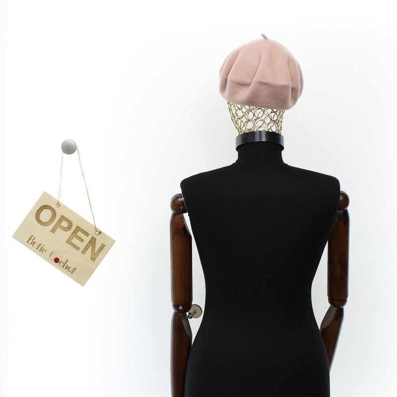 Fashion, accesorii si bijuterii - Femei - Accesorii femei - Caciuli si palarii femei - Bereta de dama, din lana, Evita, one size, model floral, Roz pal - BSC714 - Infinity.ro