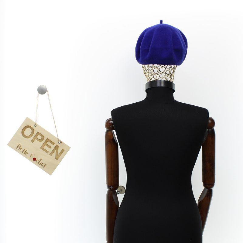 Fashion, accesorii si bijuterii - Femei - Accesorii femei - Caciuli si palarii femei - Bereta de dama, din lana, Evita, one size, model floral, Albastru electric - BSC716 - Infinity.ro