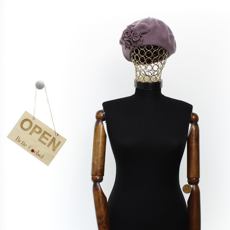 Fashion, accesorii si bijuterii - Femei - Accesorii femei - Caciuli si palarii femei - Bereta de dama, din lana, Evita, one size, model floral, Lila - BSC717 - Infinity.ro