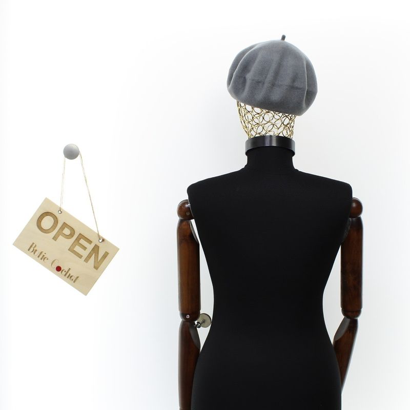 Fashion, accesorii si bijuterii - Femei - Accesorii femei - Caciuli si palarii femei - Bereta de dama, din lana, Evita, one size, model floral, Gri - BSC713 - Infinity.ro