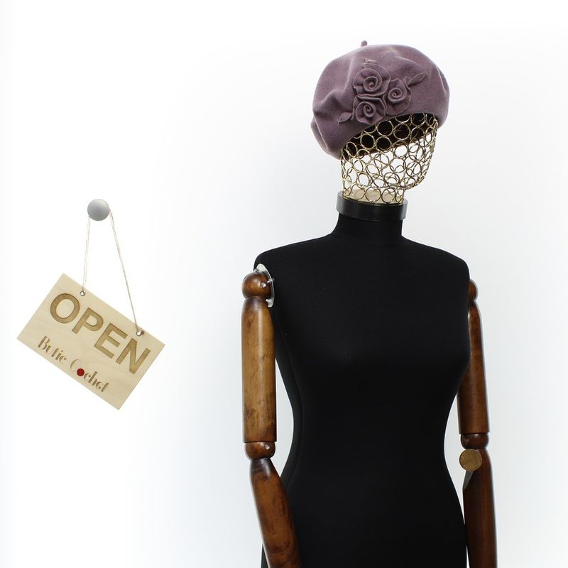 Fashion, accesorii si bijuterii - Femei - Accesorii femei - Caciuli si palarii femei - Bereta de dama, din lana, Evita, one size, model floral, Lila - BSC717 - Infinity.ro