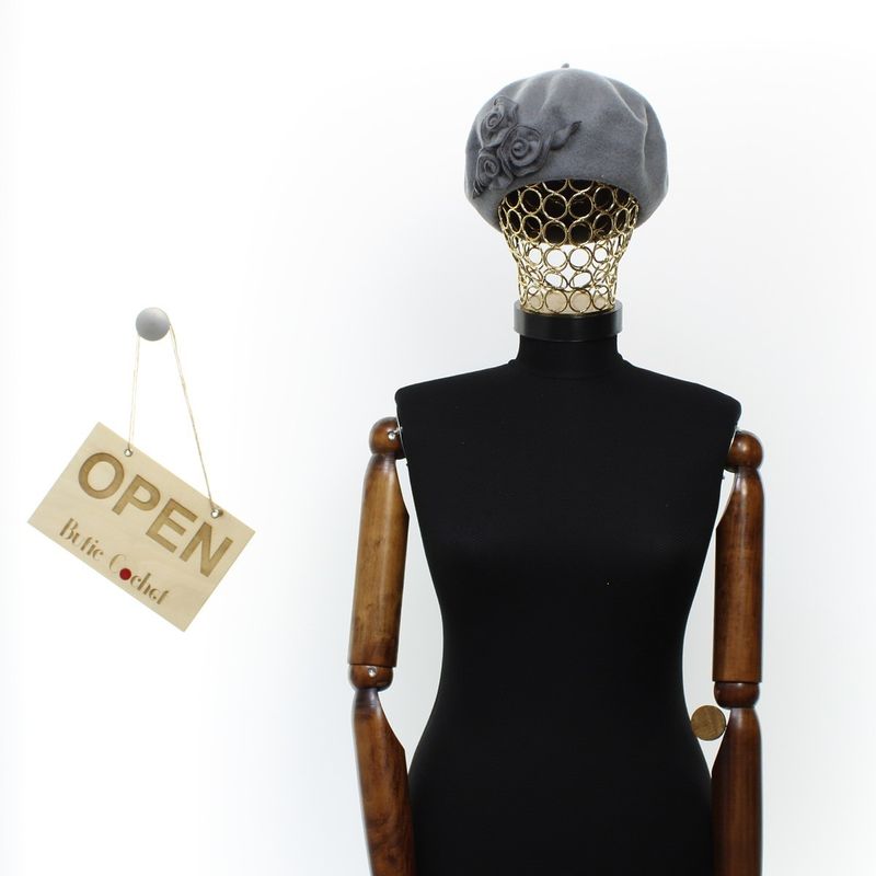 Fashion, accesorii si bijuterii - Femei - Accesorii femei - Caciuli si palarii femei - Bereta de dama, din lana, Evita, one size, model floral, Gri - BSC713 - Infinity.ro
