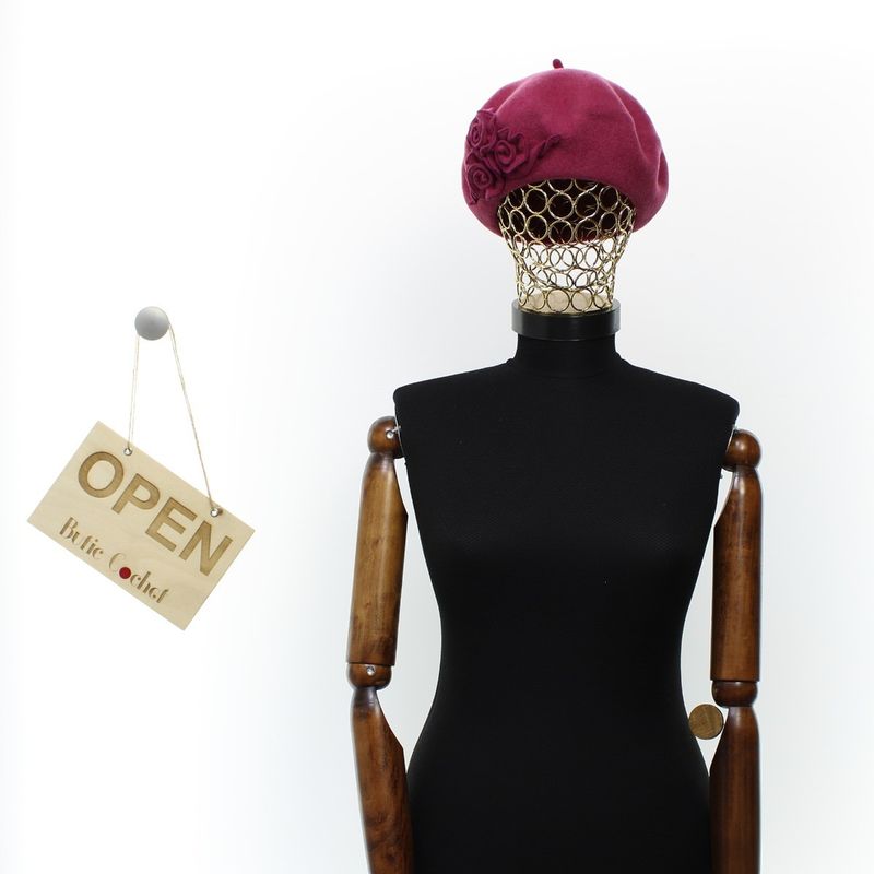 Fashion, accesorii si bijuterii - Femei - Accesorii femei - Caciuli si palarii femei - Bereta de dama, din lana, Evita, one size, model floral, Ciclam - BSC709 - Infinity.ro
