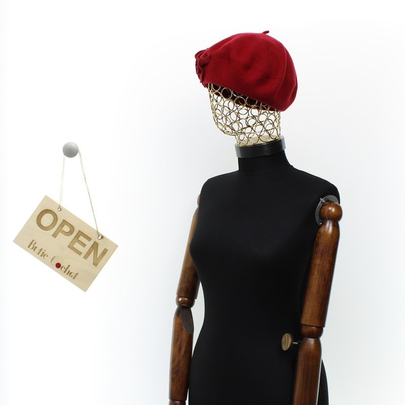 Fashion, accesorii si bijuterii - Femei - Accesorii femei - Caciuli si palarii femei - Bereta de dama, din lana, Evita, one size, model floral, Rosu - BSC708 - Infinity.ro