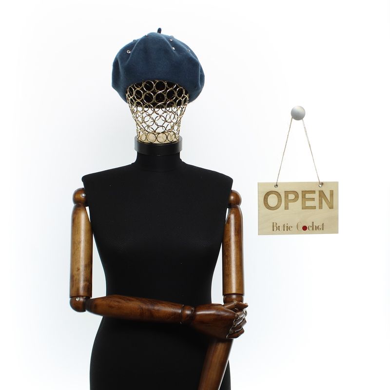 Fashion, accesorii si bijuterii - Femei - Accesorii femei - Caciuli si palarii femei - Bereta de dama, din lana, ButicCochet, one size, cu strasuri, Turcoaz inchis - BSC673 - Infinity.ro