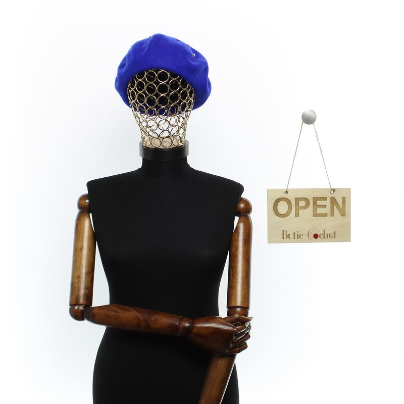 Fashion, accesorii si bijuterii - Femei - Accesorii femei - Caciuli si palarii femei - Bereta de dama, din lana, ButicCochet, one size, cu strasuri, Albastru electric - BSC671 - Infinity.ro