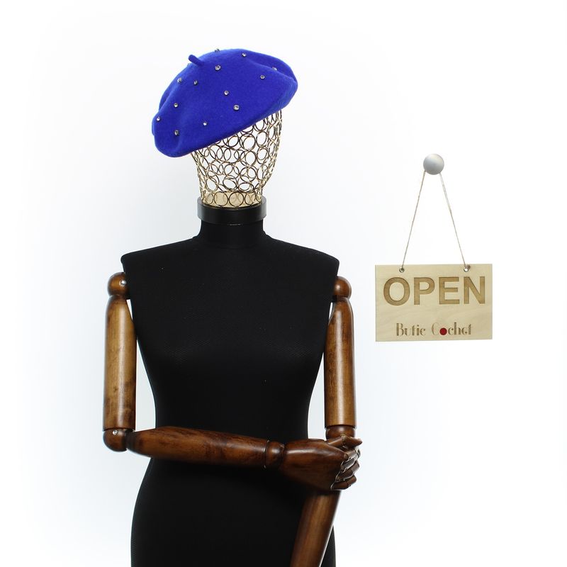 Fashion, accesorii si bijuterii - Femei - Accesorii femei - Caciuli si palarii femei - Bereta de dama, din lana, ButicCochet, one size, cu strasuri, Albastru electric - BSC671 - Infinity.ro