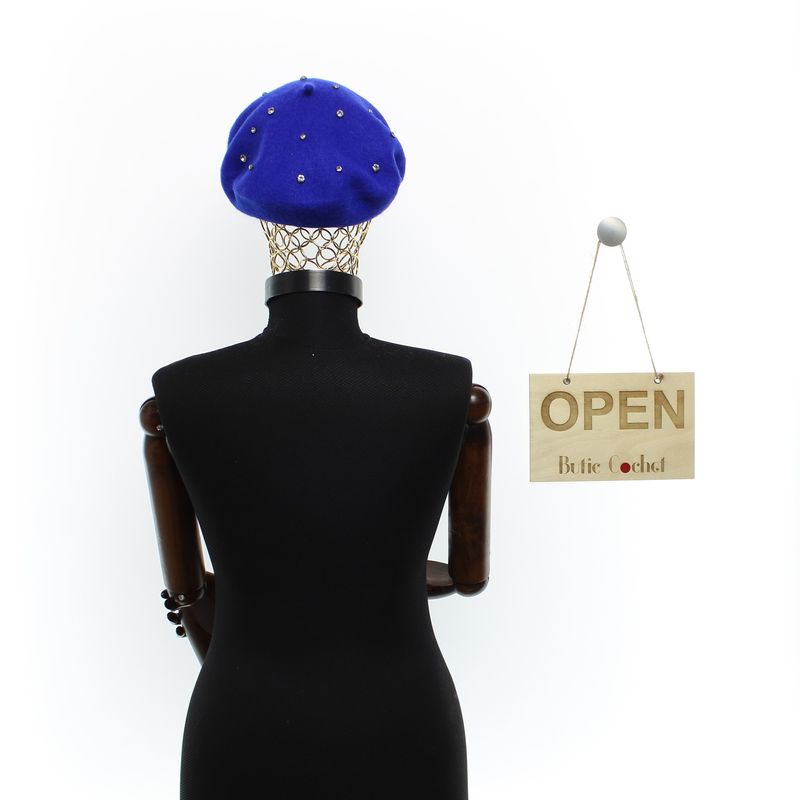 Fashion, accesorii si bijuterii - Femei - Accesorii femei - Caciuli si palarii femei - Bereta de dama, din lana, ButicCochet, one size, cu strasuri, Albastru electric - BSC671 - Infinity.ro