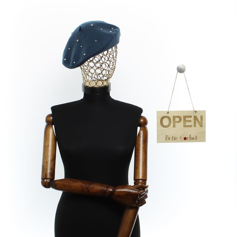 Fashion, accesorii si bijuterii - Femei - Accesorii femei - Caciuli si palarii femei - Bereta de dama, din lana, ButicCochet, one size, cu strasuri, Turcoaz inchis - BSC673 - Infinity.ro