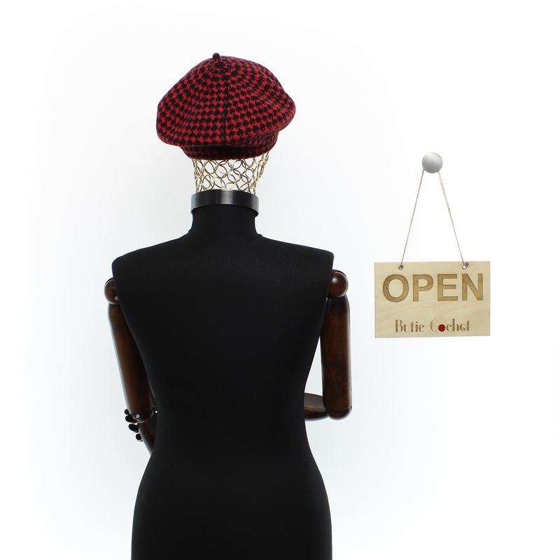 Fashion, accesorii si bijuterii - Femei - Accesorii femei - Caciuli si palarii femei - Bereta de dama, din lana, ButicCochet, one size, model stilizat, Rosu - BSC696 - Infinity.ro