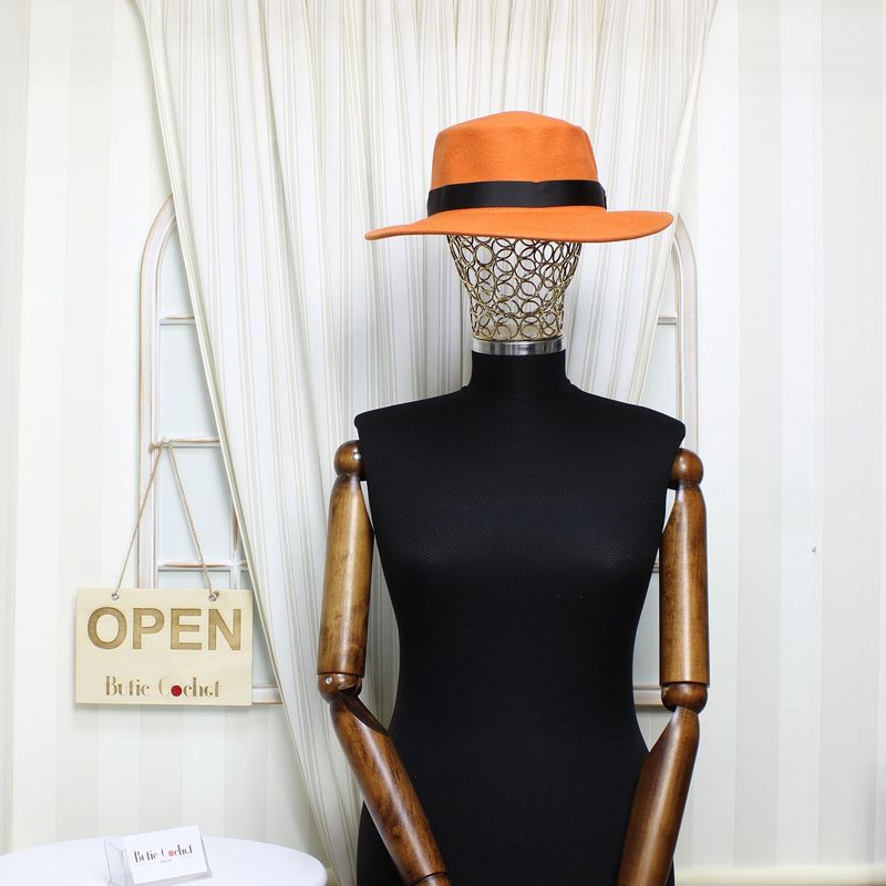 Fashion, accesorii si bijuterii - Femei - Accesorii femei - Caciuli si palarii femei - Palarie dama, din lana, marime 56-58 cm, Buticcochet, cu banda decorativa, Portocaliu - PAL1045 - Infinity.ro