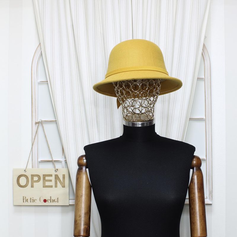 Fashion, accesorii si bijuterii - Femei - Accesorii femei - Caciuli si palarii femei - Palarie dama, marime 57 reglabila, ButicCochet, 20% lana 80 acryl, model cu floare, Galben - PAL972 - Infinity.ro