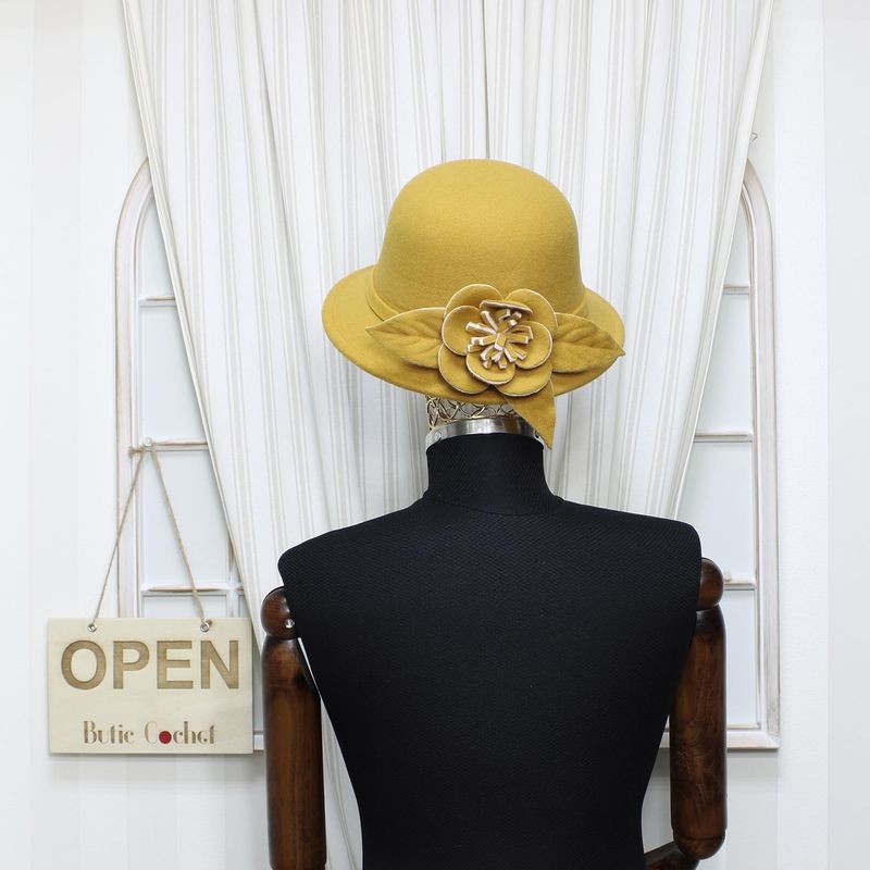 Fashion, accesorii si bijuterii - Femei - Accesorii femei - Caciuli si palarii femei - Palarie dama, marime 57 reglabila, ButicCochet, 20% lana 80 acryl, model cu floare, Galben - PAL972 - Infinity.ro