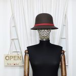 Fashion, accesorii si bijuterii - Femei - Accesorii femei - Caciuli si palarii femei - Palarie dama, marime 57 reglabila, ButicCochet, 20% lana 80 acryl, model cu fundita, Maro inchis - PAL952 - Infinity.ro