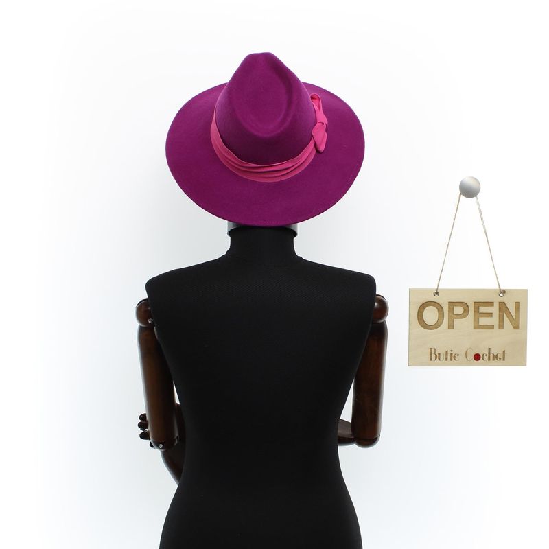 Fashion, accesorii si bijuterii - Femei - Accesorii femei - Caciuli si palarii femei - Palarie Dama, din 100% lana, ButicCochet, cu fundita textila, marime 54-58 cm, ajustabila, Fucsia - PAL1473 - Infinity.ro