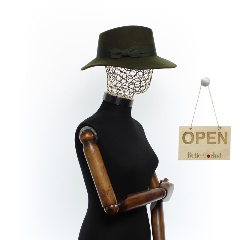 Fashion, accesorii si bijuterii - Femei - Accesorii femei - Caciuli si palarii femei - Palarie Dama, din 100% lana, ButicCochet, cu fundita textila, marime 54-58 cm, ajustabila, Kaki - PAL1464 - Infinity.ro