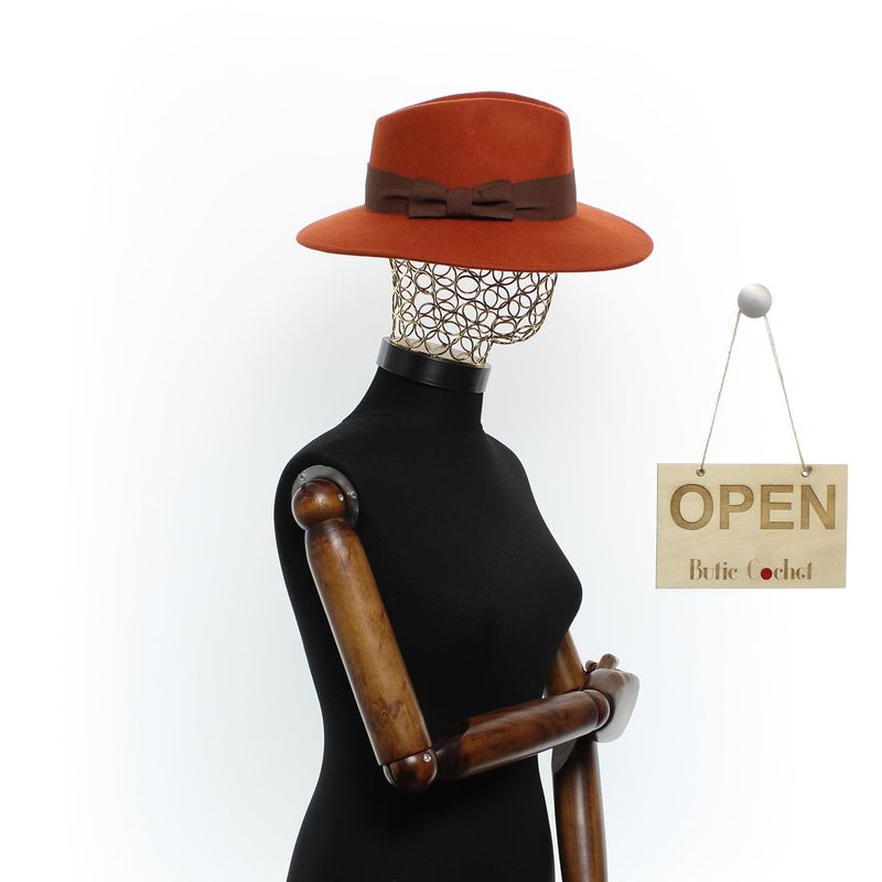 Fashion, accesorii si bijuterii - Femei - Accesorii femei - Caciuli si palarii femei - Palarie Dama, din 100% lana, ButicCochet, cu fundita textila, marime 54-58 cm, ajustabila, Portocaliu - PAL1459 - Infinity.ro