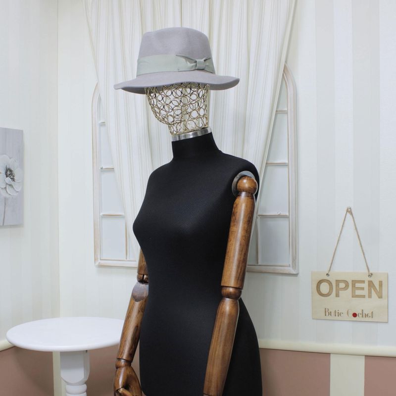 Fashion, accesorii si bijuterii - Femei - Accesorii femei - Caciuli si palarii femei - Palarie dama, cu bor mic, din 100% lana, Buticcochet, Gri cu fundita, marime 56 cm - PAL507 - Infinity.ro
