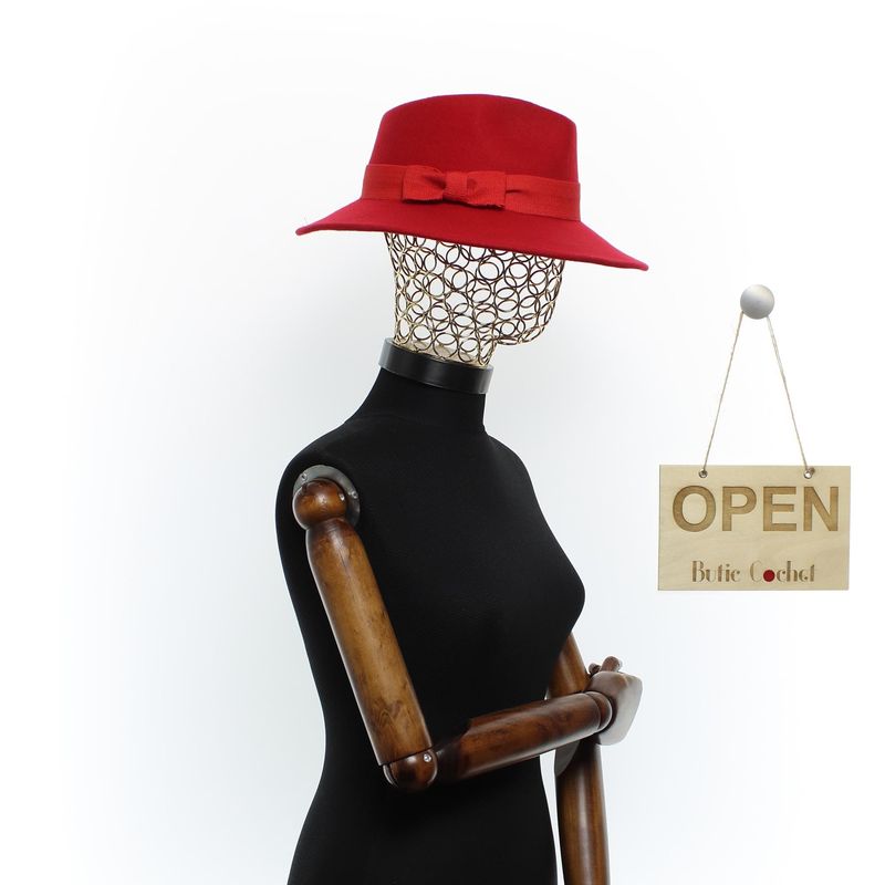 Fashion, accesorii si bijuterii - Femei - Accesorii femei - Caciuli si palarii femei - Palarie Dama, din 100% lana, ButicCochet, cu fundita textila, marime 54-58 cm, ajustabila, Rosu - PAL1471 - Infinity.ro