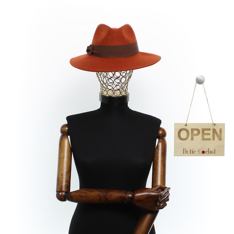 Fashion, accesorii si bijuterii - Femei - Accesorii femei - Caciuli si palarii femei - Palarie Dama, din 100% lana, ButicCochet, cu fundita textila, marime 54-58 cm, ajustabila, Portocaliu - PAL1459 - Infinity.ro