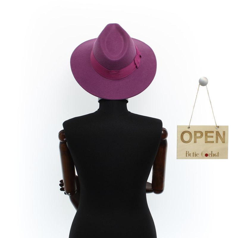 Fashion, accesorii si bijuterii - Femei - Accesorii femei - Caciuli si palarii femei - Palarie Dama, din 100% lana, ButicCochet, cu fundita textila, marime 54-58 cm, ajustabila, Lila - PAL1462 - Infinity.ro