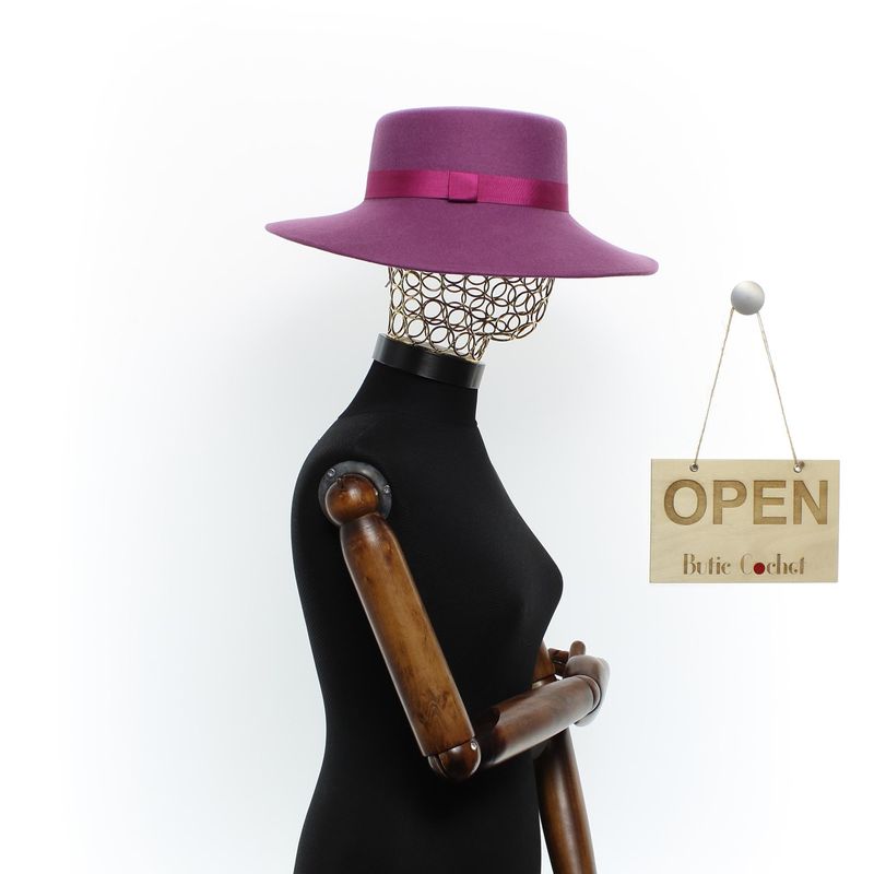 Fashion, accesorii si bijuterii - Femei - Accesorii femei - Caciuli si palarii femei - Palarie Dama, din 100% lana, ButicCochet, bor mare, banda textila, marime 54-58 cm, ajustabila, Lila - PAL1450 - Infinity.ro