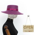 Fashion, accesorii si bijuterii - Femei - Accesorii femei - Caciuli si palarii femei - Palarie Dama, din 100% lana, ButicCochet, bor mare, banda textila, marime 54-58 cm, ajustabila, Lila - PAL1450 - Infinity.ro