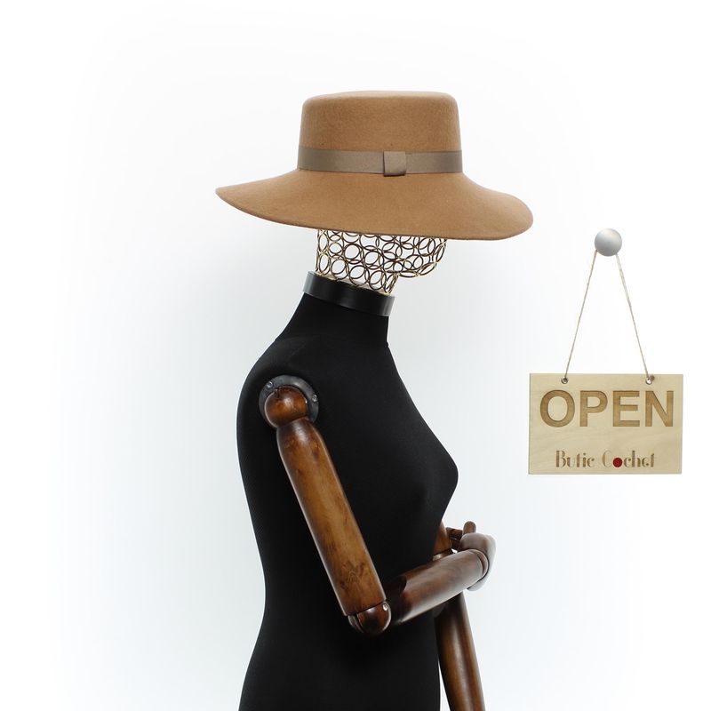 Fashion, accesorii si bijuterii - Femei - Accesorii femei - Caciuli si palarii femei - Palarie Dama, din 100% lana, ButicCochet, bor mare, banda textila, marime 54-58 cm, ajustabila, Bej - PAL1452 - Infinity.ro