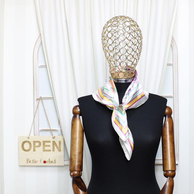 Fashion, accesorii si bijuterii - Femei - Accesorii femei - Esarfe si fulare femei - Batic dama, Buticcochet, dimensiune 60x60 cm, 60% poliester 40% matase, imprimeu floral, Crem - ES1856 - Infinity.ro