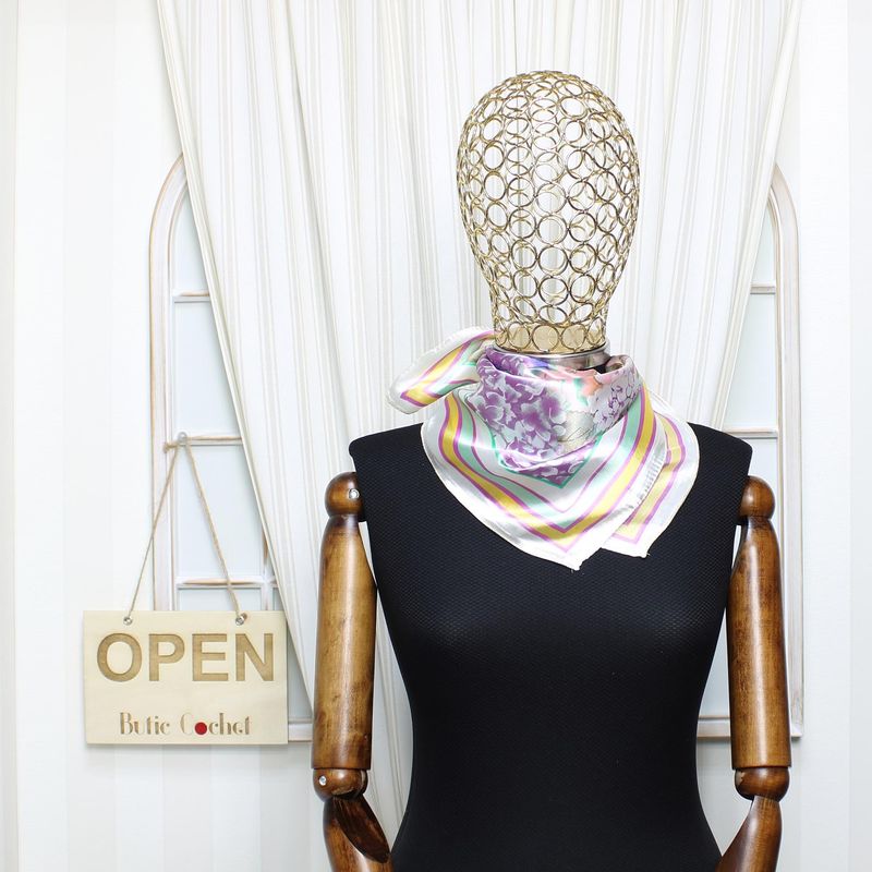 Fashion, accesorii si bijuterii - Femei - Accesorii femei - Esarfe si fulare femei - Batic dama, Buticcochet, dimensiune 60x60 cm, 60% poliester 40% matase, imprimeu floral, Crem - ES1856 - Infinity.ro