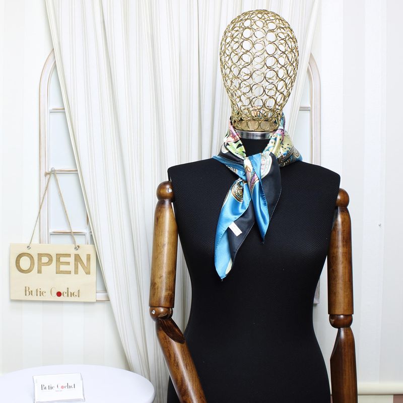 Fashion, accesorii si bijuterii - Femei - Accesorii femei - Esarfe si fulare femei - Batic dama, Buticcochet, dimensiune 60x60 cm, 60% poliester 40% matase, imprimeu stilizat, Multicolor - ES2086 - Infinity.ro