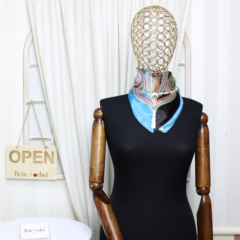 Fashion, accesorii si bijuterii - Femei - Accesorii femei - Esarfe si fulare femei - Batic dama, Buticcochet, dimensiune 60x60 cm, 60% poliester 40% matase, imprimeu stilizat, Multicolor - ES2086 - Infinity.ro