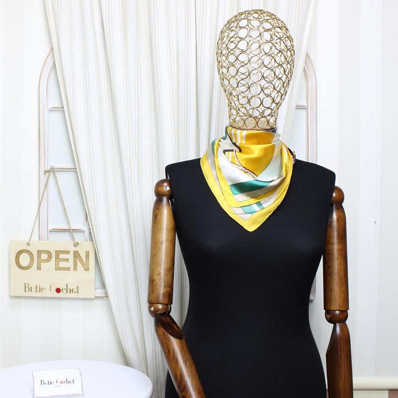 Fashion, accesorii si bijuterii - Femei - Accesorii femei - Esarfe si fulare femei - Batic dama, Buticcochet, dimensiune 60x60 cm, 60% poliester 40% matase, imprimeu cu cai, Multicolor - ES2054 - Infinity.ro