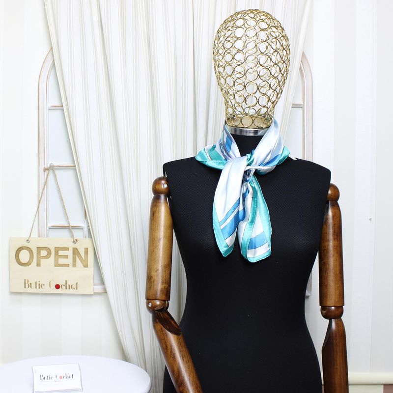 Fashion, accesorii si bijuterii - Femei - Accesorii femei - Esarfe si fulare femei - Batic dama, Buticcochet, dimensiune 60x60 cm, 60% poliester 40% matase, imprimeu cu cai, Albastru - ES2053 - Infinity.ro