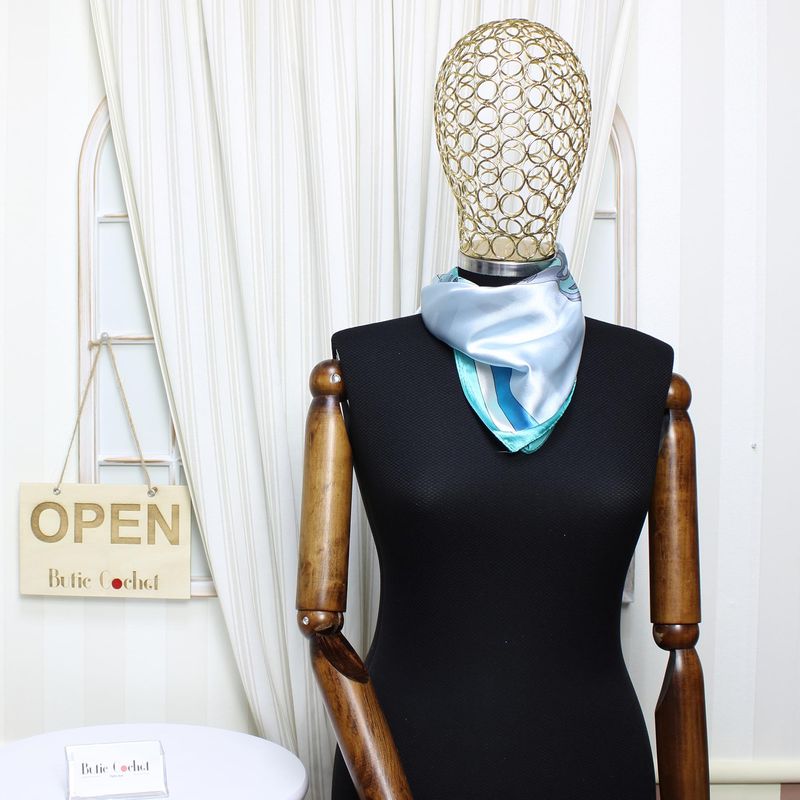 Fashion, accesorii si bijuterii - Femei - Accesorii femei - Esarfe si fulare femei - Batic dama, Buticcochet, dimensiune 60x60 cm, 60% poliester 40% matase, imprimeu cu cai, Albastru - ES2053 - Infinity.ro