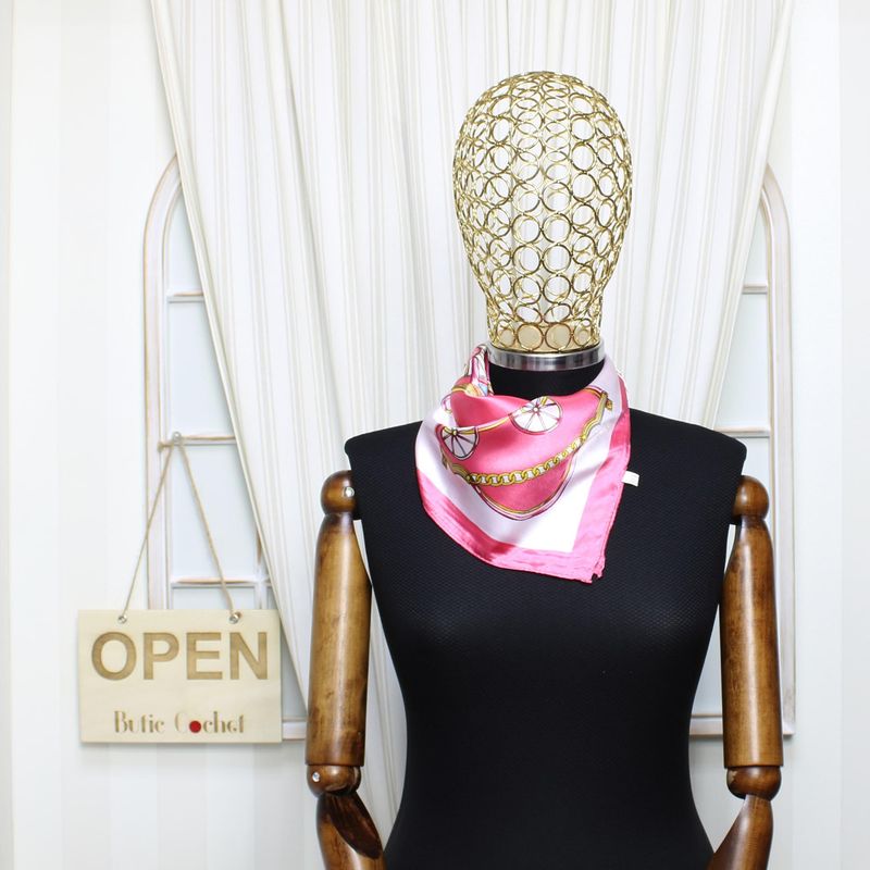 Fashion, accesorii si bijuterii - Femei - Accesorii femei - Esarfe si fulare femei - Batic dama, Buticcochet, dimensiune 60x60 cm,din material sintetic, model cu trasura, Roz - ES1865 - Infinity.ro