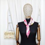 Fashion, accesorii si bijuterii - Femei - Accesorii femei - Esarfe si fulare femei - Batic dama, Buticcochet, dimensiune 60x60 cm,din material sintetic, model cu trasura, Roz - ES1865 - Infinity.ro