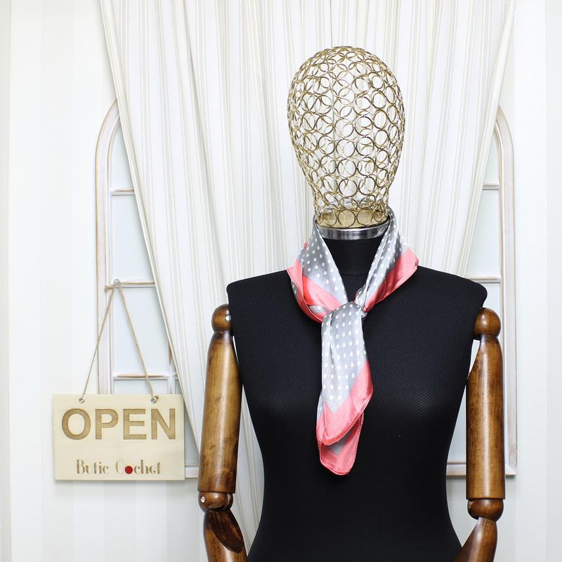 Fashion, accesorii si bijuterii - Femei - Accesorii femei - Esarfe si fulare femei - Batic dama, Buticcochet, dimensiune 60x60 cm, 60% poliester 40% matase, cu buline mici, Gri - ES1896 - Infinity.ro