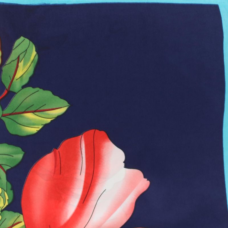 Fashion, accesorii si bijuterii - Femei - Accesorii femei - Esarfe si fulare femei - Batic dama, Buticcochet, dimensiune 60x60 cm, 60% poliester 40% matase, cu flori, Bleumarin - ES1892 - Infinity.ro
