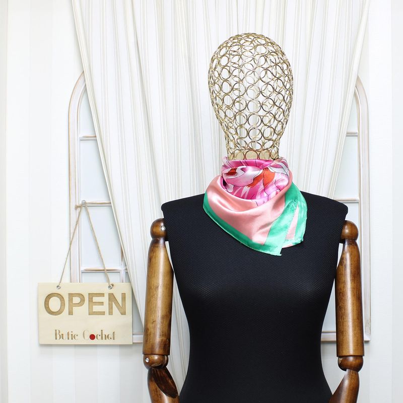Fashion, accesorii si bijuterii - Femei - Accesorii femei - Esarfe si fulare femei - Batic dama, Buticcochet, dimensiune 60x60 cm, 60% poliester 40% matase, cu flori, Roz - ES1894 - Infinity.ro