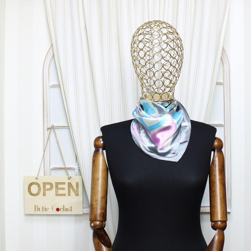 Fashion, accesorii si bijuterii - Femei - Accesorii femei - Esarfe si fulare femei - Batic dama, Buticcochet, dimensiune 60x60 cm, 60% poliester 40% matase, model floral, Gri - ES1875 - Infinity.ro