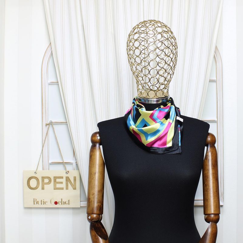Fashion, accesorii si bijuterii - Femei - Accesorii femei - Esarfe si fulare femei - Batic dama, Buticcochet, dimensiune 60x60 cm, 60% poliester 40% matase, model floral, Multicolor - ES1874 - Infinity.ro