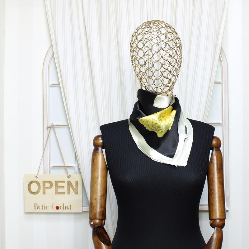 Fashion, accesorii si bijuterii - Femei - Accesorii femei - Esarfe si fulare femei - Batic dama, Buticcochet, dimensiune 60x60 cm, 60% poliester 40% matase, model floral, Negru - ES1872 - Infinity.ro