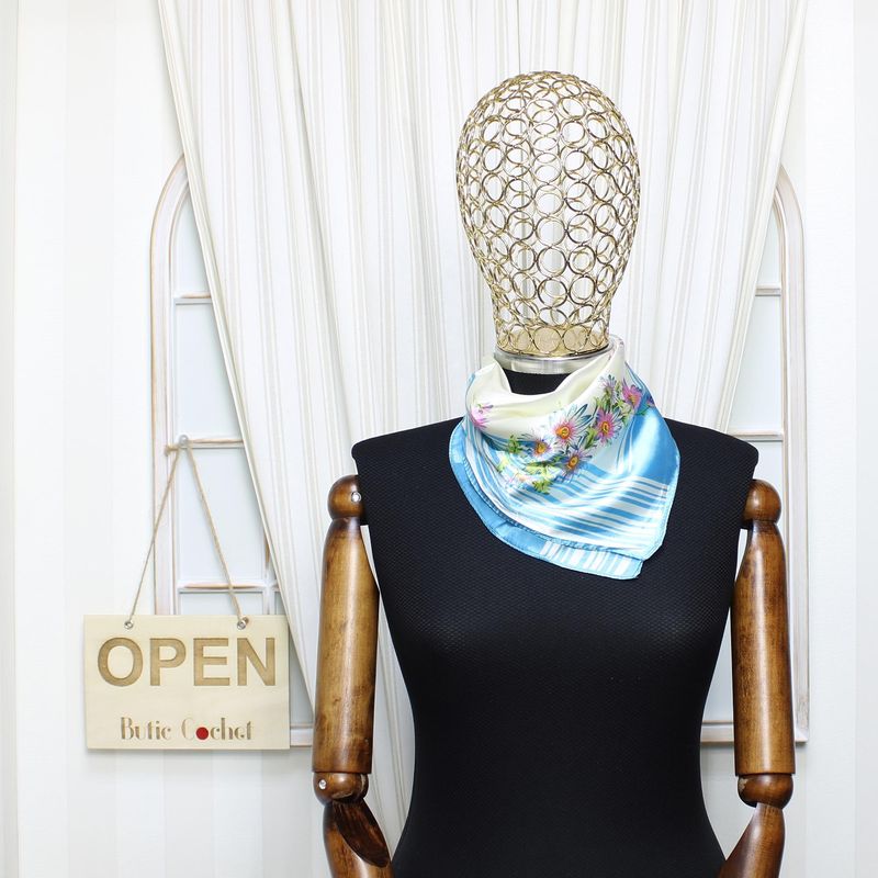 Fashion, accesorii si bijuterii - Femei - Accesorii femei - Esarfe si fulare femei - Batic dama, Buticcochet, dimensiune 60x60 cm, 60% poliester 40% matase, imprimeu floral, Albastru - ES1862 - Infinity.ro