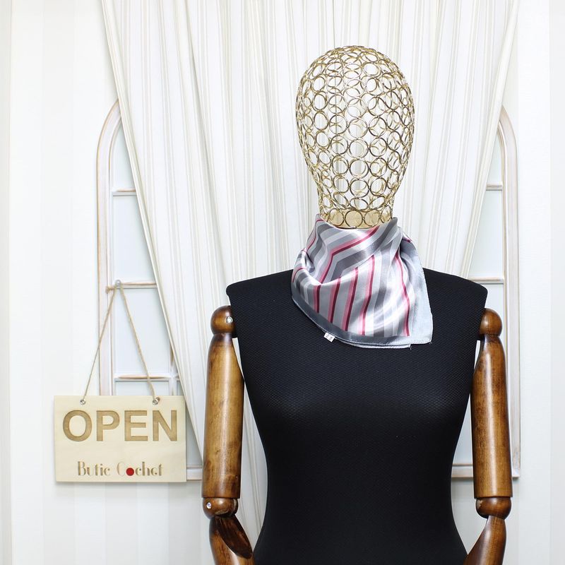 Fashion, accesorii si bijuterii - Femei - Accesorii femei - Esarfe si fulare femei - Batic dama, Buticcochet, dimensiune 60x60 cm, 60% poliester 40% matase, model liniar, Gri - ES1867 - Infinity.ro