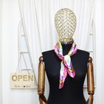 Fashion, accesorii si bijuterii - Femei - Accesorii femei - Esarfe si fulare femei - Batic dama, Buticcochet, dimensiune 60x60 cm, 60% poliester 40% matase, imprimeu floral, Roz - ES1855 - Infinity.ro