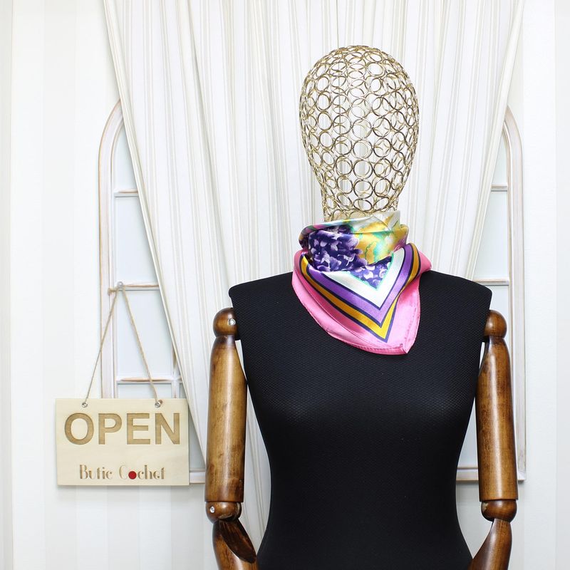 Fashion, accesorii si bijuterii - Femei - Accesorii femei - Esarfe si fulare femei - Batic dama, Buticcochet, dimensiune 60x60 cm, 60% poliester 40% matase, imprimeu floral, Roz - ES1855 - Infinity.ro