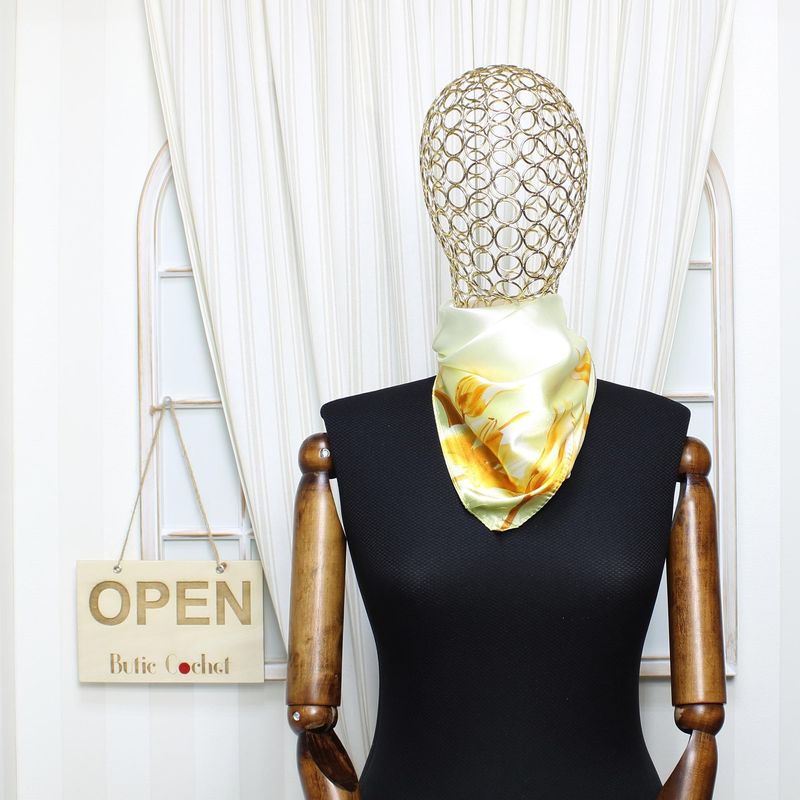 Fashion, accesorii si bijuterii - Femei - Accesorii femei - Esarfe si fulare femei - Batic dama, Buticcochet, dimensiune 60x60 cm, 60% poliester 40% matase, imprimeu cu lalele, Galben - ES1857 - Infinity.ro