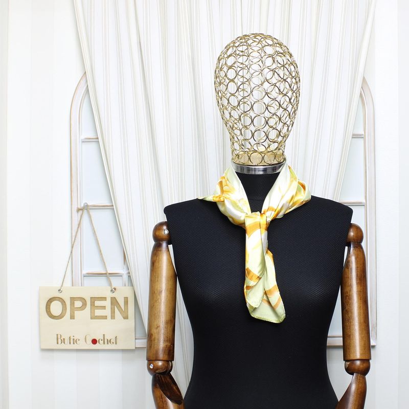 Fashion, accesorii si bijuterii - Femei - Accesorii femei - Esarfe si fulare femei - Batic dama, Buticcochet, dimensiune 60x60 cm, 60% poliester 40% matase, imprimeu cu lalele, Galben - ES1857 - Infinity.ro